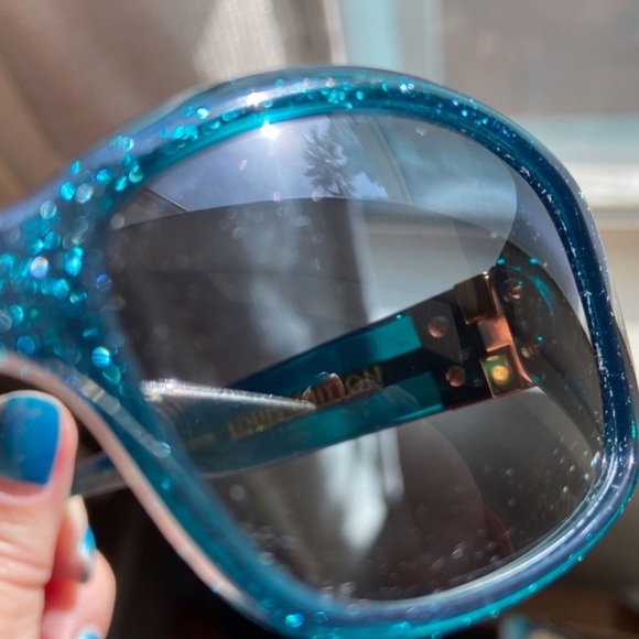 Authentic Louis Vuitton sunglasses (case for pic only ) - Picture 5 of 10